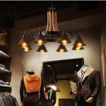 Lustră Elegantă Design Rustic cu 8 Surse de Iluminare – Iluminat de Lux pentru Locuințe și Camere Contemporane